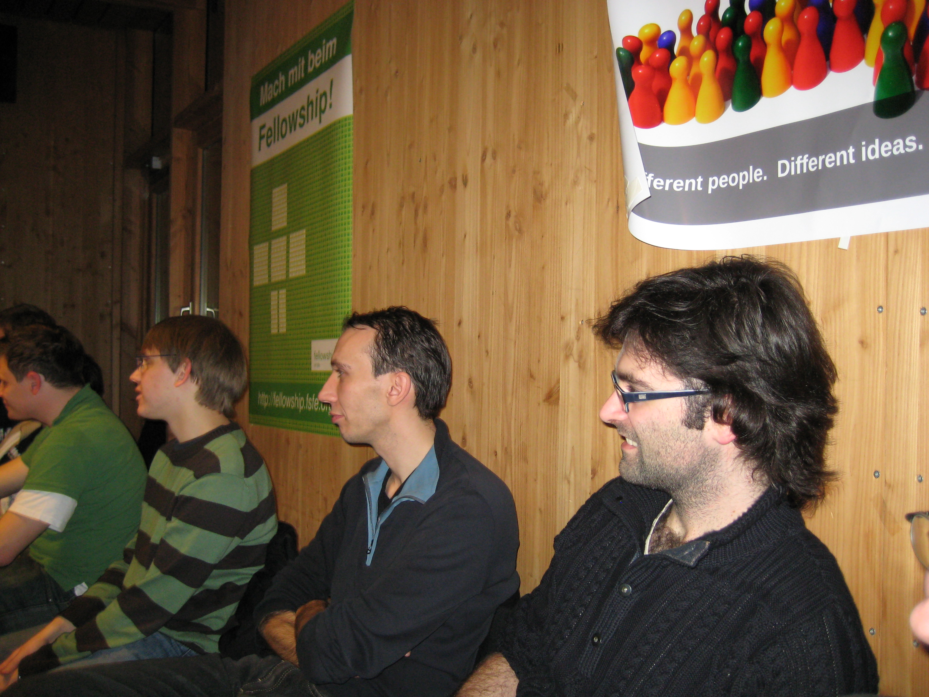 People listen interested to the presentation of KDE4.2